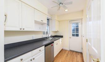 4 Hillside Rd, Atlantic Highlands, NJ 07716