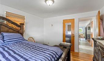 75 Crescent Ave, Cranston, RI 02910