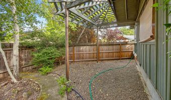 767 Twin Pines Cir, Ashland, OR 97520