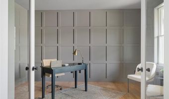 5 Braeburn Cir, Cranston, RI 02921