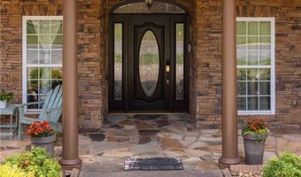 42 Rocky Mountain Pass, Adairsville, GA 30103