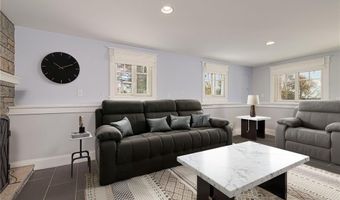 30 Bonnet View Dr, Jamestown, RI 02835