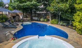 6 Surle Ct, Bayville, NJ 08721