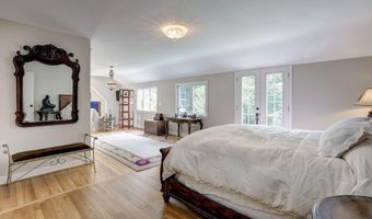 5204 WESTWOOD Dr, Bethesda, MD 20816
