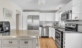 3 Garden St, Branford, CT 06405