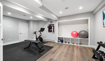 30 Lenihan Ln, East Greenwich, RI 02818
