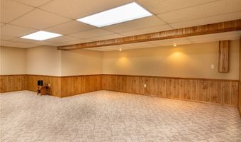 1341 Valley Dr, Akron, OH 44312