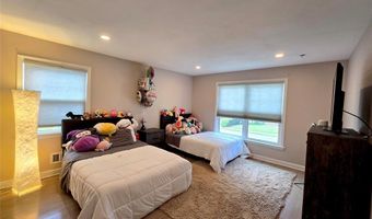 202 Pleasant Ave, Bergenfield, NJ 07621