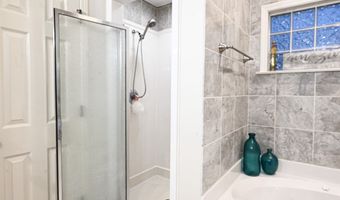 6437 INNISWOOD Dr, Bartlett, TN 38135