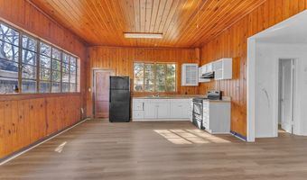 411 S Hutchinson Ave, Adel, GA 31620