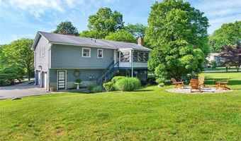 5 Van Gogh Ln, Airmont, NY 10901