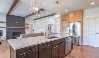 921 Justine Cir E, Indianapolis, IN 46234