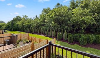 2550 FARMSTEAD Dr, Rockville, MD 20850