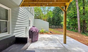 1345 Bentwater Dr, Acworth, GA 30101