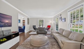 6720 NEWBOLD Dr, Bethesda, MD 20817
