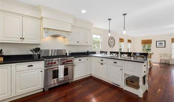 44 Tuckerman Ave, Middletown, RI 02842