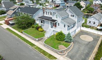 25 Meadow Ln, Amityville, NY 11701