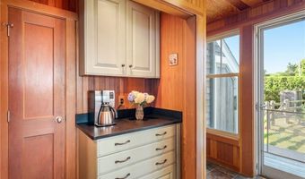 4 Hull Cove St, Jamestown, RI 02835