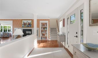 5 Hampden St, Barrington, RI 02806
