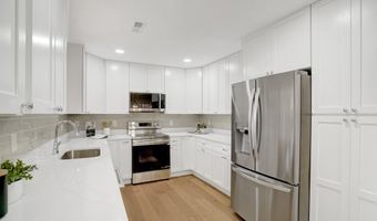 4006 JUSTINE Dr, Annandale, VA 22003