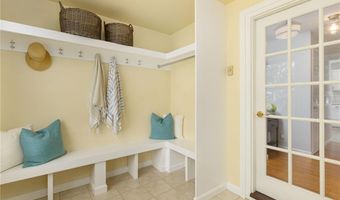 28 Wilbur Ave, Newport, RI 02840