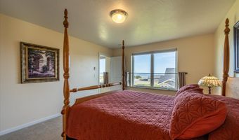 757 NEWPORT Ave SW, Bandon, OR 97411