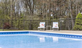 16 Cider Mill Rd, Burlington, CT 06013