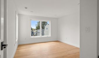 7 Wellington Ave, Newport, RI 02840