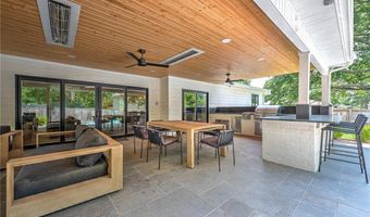 103 NE 7th St, Bentonville, AR 72712