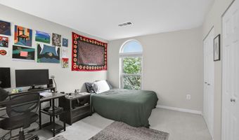 8 CANTERBURY Sq 304, Alexandria, VA 22304
