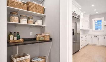 2 Sedge Ct, Narragansett, RI 02882