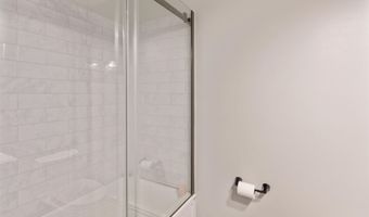 226 Manhattan Dr, Burlington, VT 05401