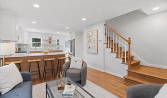 115 S IRIS St, Alexandria, VA 22304