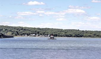 129 Seaside Dr, Jamestown, RI 02835