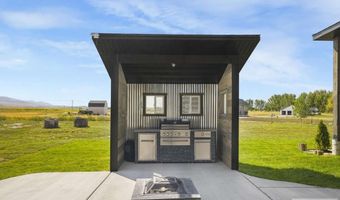 161 Snake River Dr, American Falls, ID 83211