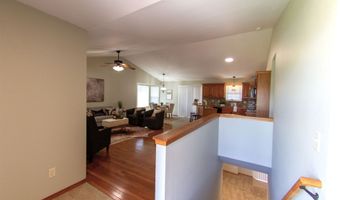 707 S Hedgewood Cir, Andover, KS 67002