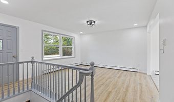 62 Fletcher Rd, Auburn, ME 04210