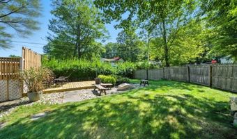 30 Lakeshore Dr, Alloway, NJ 07422