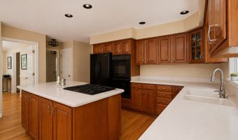 6 Valley Ct, Bethel, CT 06801