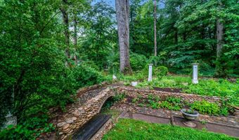 8304 FIVE GATES Rd, Annandale, VA 22003