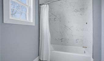 188 Greene Ln, Middletown, RI 02842