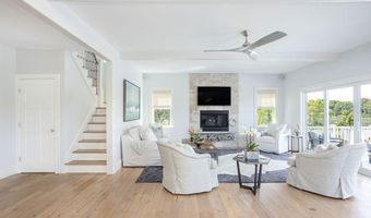 1040 Buttonwoods Ave, Warwick, RI 02886