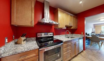 718 Peninsula Ct, Ann Arbor, MI 48105