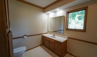 610 7th Ave, Ackley, IA 50601