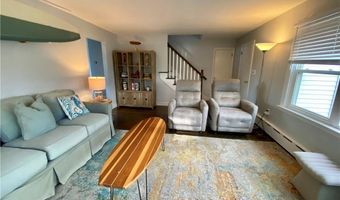 182 Newport Ave, Middletown, RI 02842