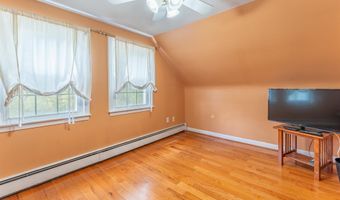 34 Oakhill Ave, Attleboro, MA 02703