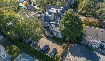 8 Cottage St 1, Newport, RI 02840