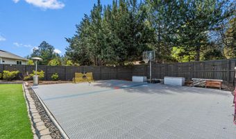 20713 SE Iron Horse Ln, Bend, OR 97702