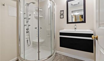 413 North Ln, Bristol, RI 02809