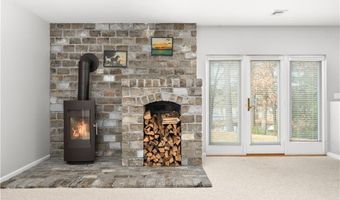 21 Fairview Ave, Hopkinton, RI 02832